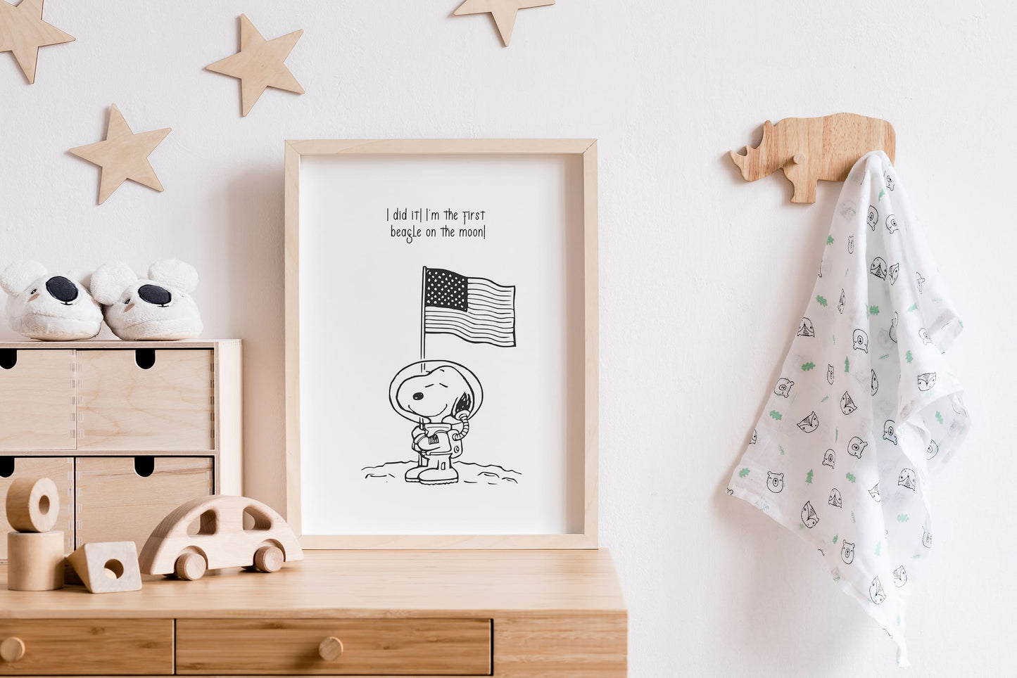 Affiche Snoopy sur la Lune - Un décor humoristique en noir et blanc