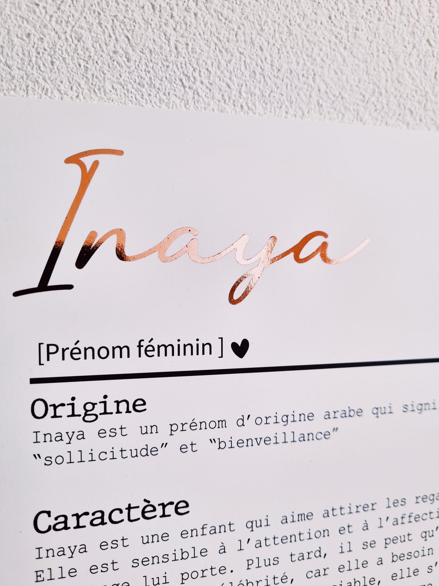 detail affiche personnalisee prenom avec finition metallisee doree rose gold