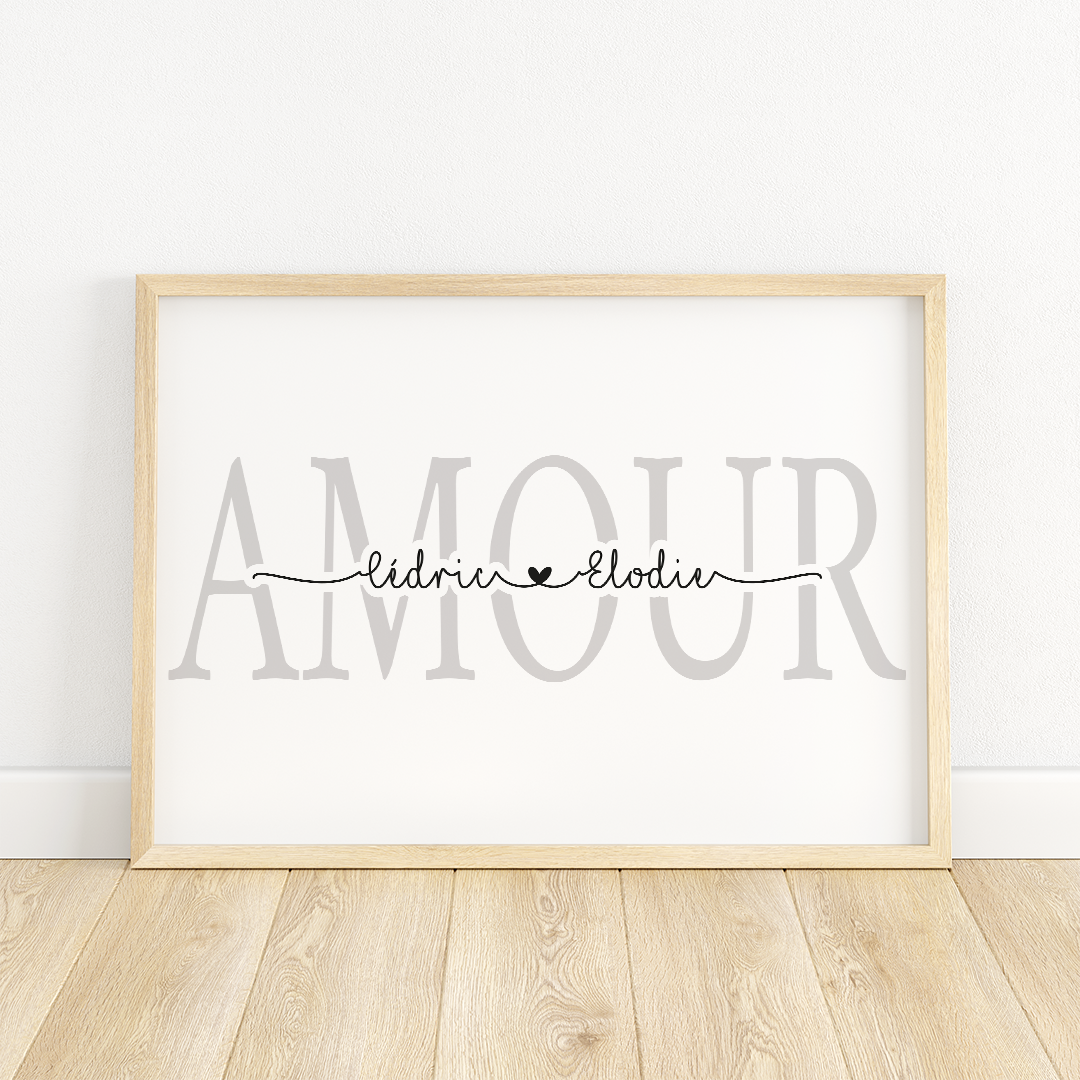 Affiche personnalisée encadrée avec le mot AMOUR en majuscule couleur gris et deux prénoms, Cédric et Elodie en écriture manuscrite de couleur noir au centre du mot AMOUR.