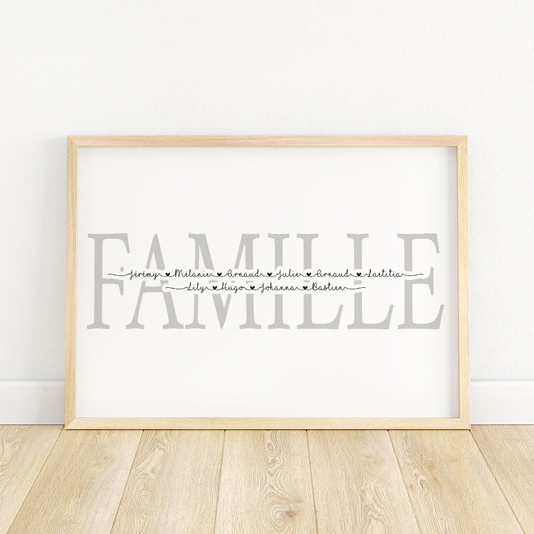 Affiche personnalisables famille en papier glossy 350g sur laquelle un mot en arrière plan apparait en majuscule et les prénoms au centre écrit en scripte et reliés par des coeurs. Dans cette exemple le mot arrière plan est FAMILLE et dix prénoms sur deux lignes.